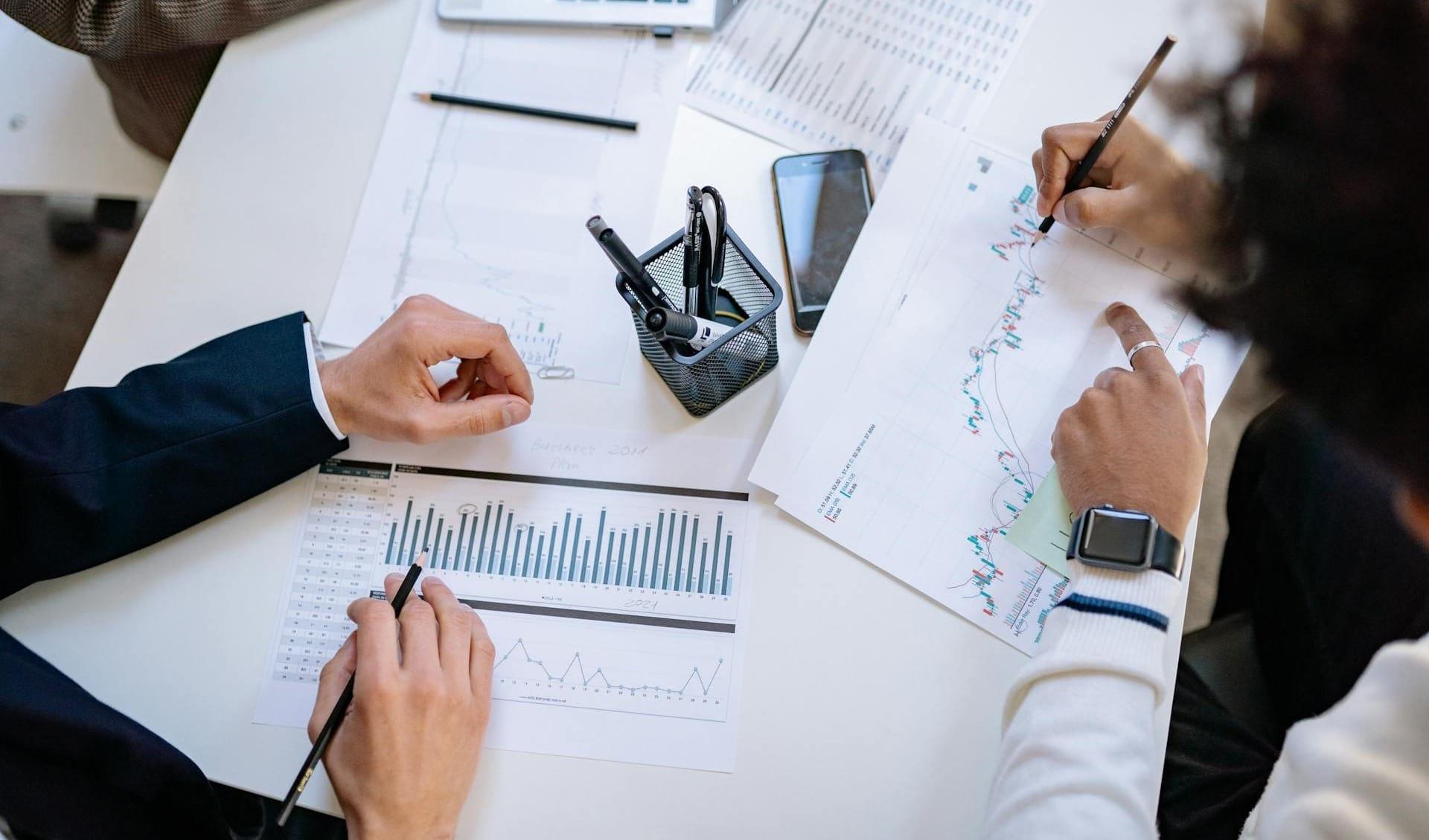 Management vs Leadership: What’s the Difference?